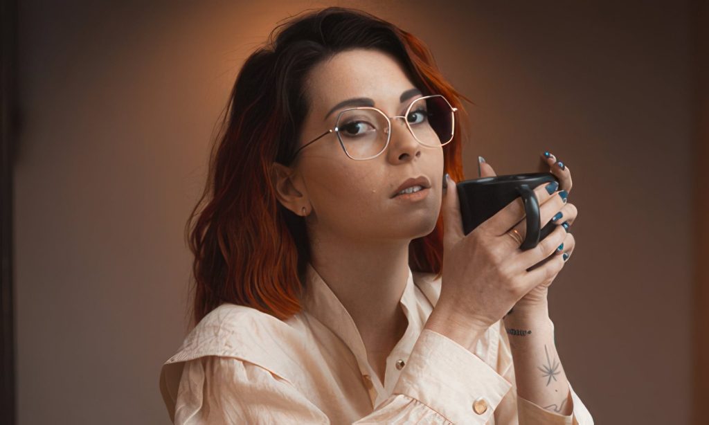 Lunettes-rouges-Le-regard-SOOD