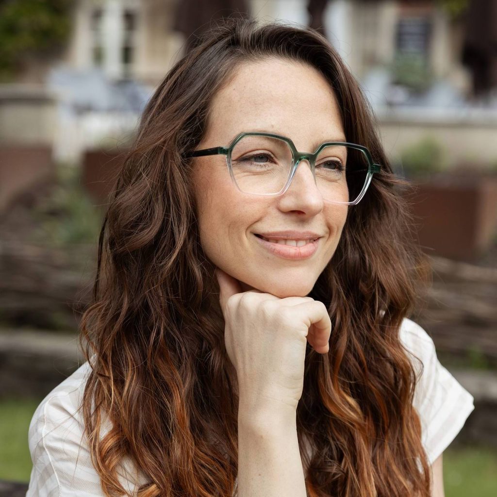 Lunettes-rouges-Le-regard-SOOD